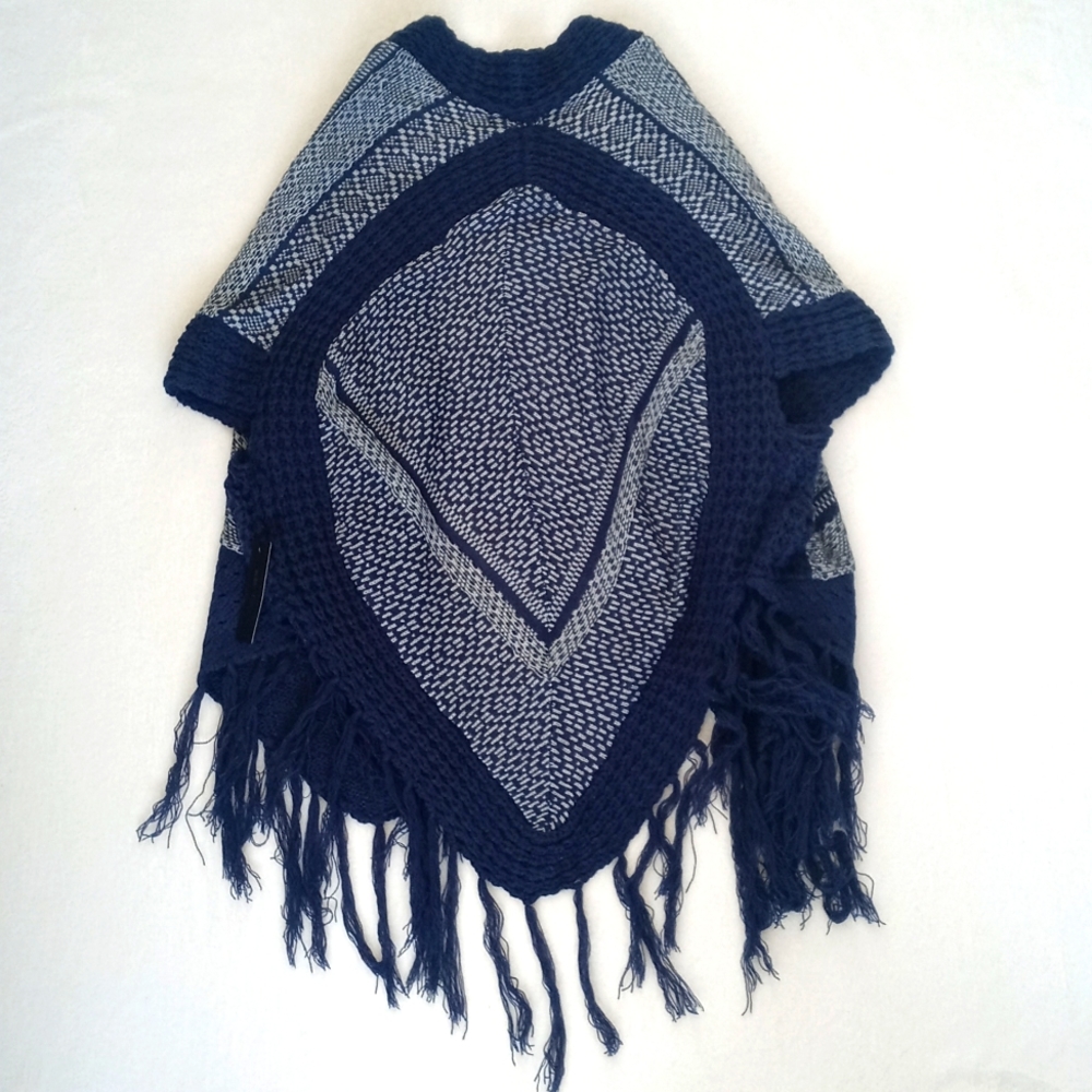 *Relisted* BCBGMaxAzria Nylon Blend Poncho/ Shrug Super Soft Original $198 - Picture 5 of 11